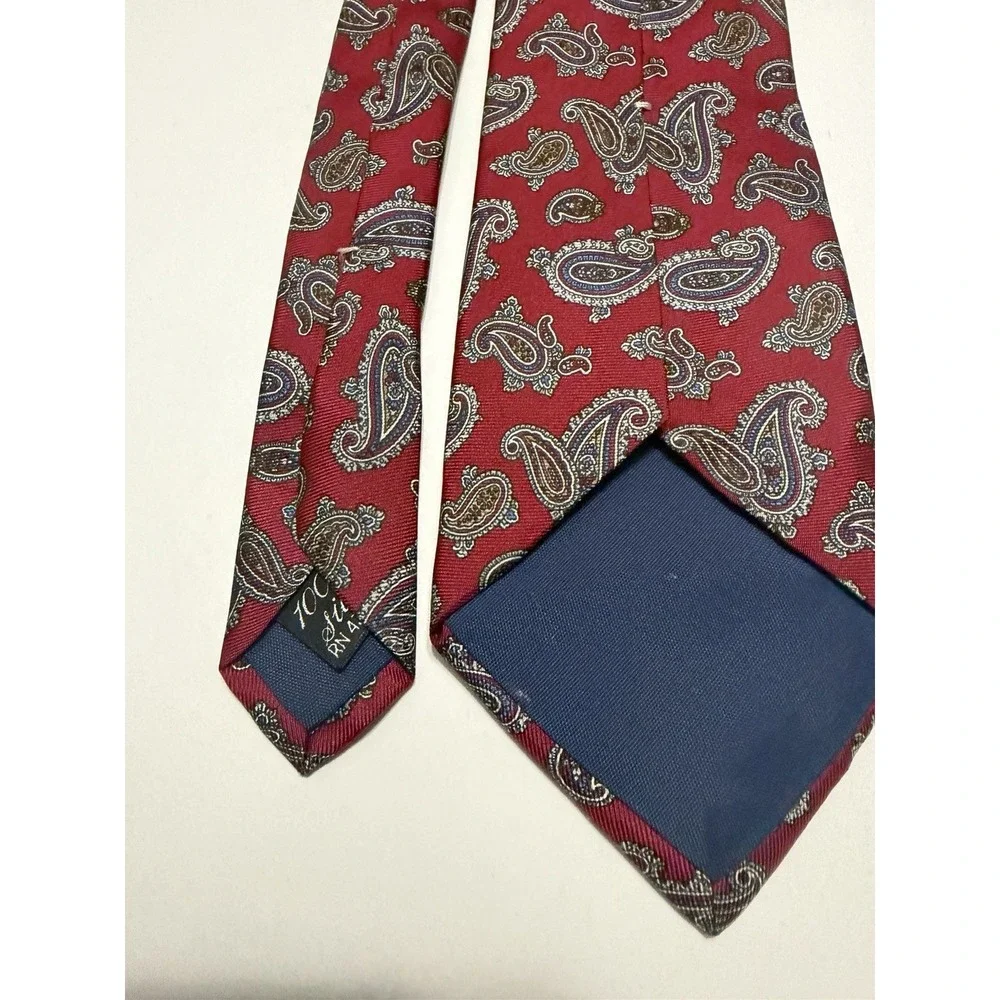Mens Red Paisley Silk Tie Made in USA Italian Fabric RN 43170 Necktie